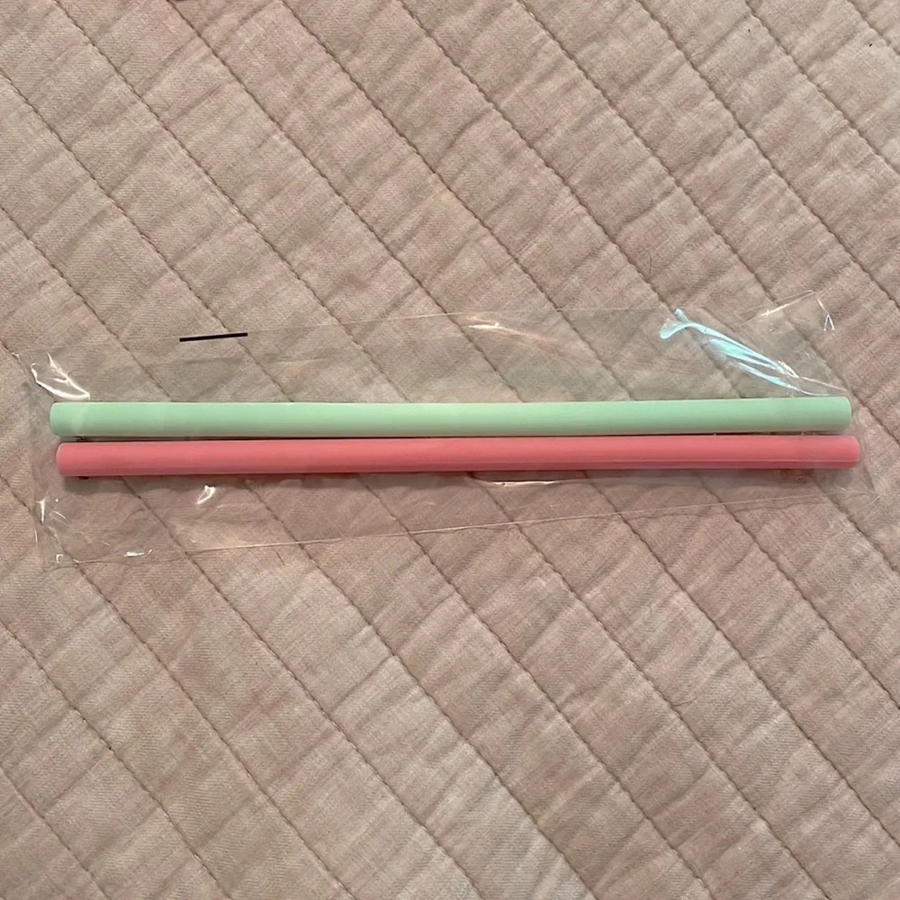 Pura Vida String Bracelet, 2 Stickers, 2 Silicone Straws, and PV Gift Box NWT - Picture 7 of 8